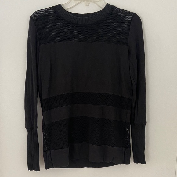 Alo Yoga Plank Long Sleeve Mesh Panel Top in black - Picture 3 of 10